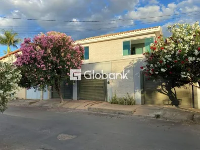 Casa com 9 Quartos à venda, 450m² no Barcelona Park, Montes Claros