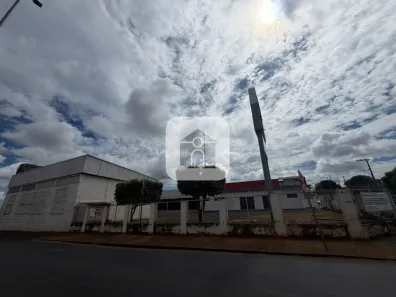 Galpão/Depósito/Armazém para alugar, 1600m² no Marta Helena, Uberlândia