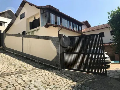 Casa de Condomínio com 3 Quartos à venda, 240m² no Maria Paula, Niterói