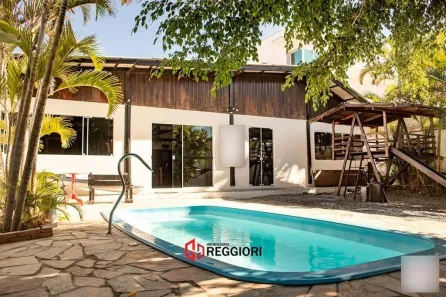 Casa com 3 Quartos à venda, 150m² no Praia do Estaleirinho, Balneário Camboriú