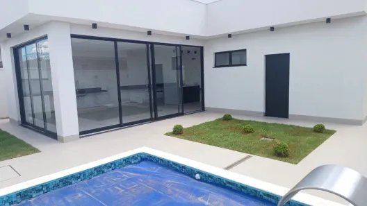 Casa com 3 Quartos à venda, 248m² no Laranjeiras, Uberlândia