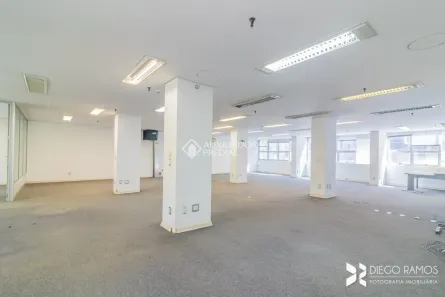 Sala Comercial para alugar, 284m² no Centro Histórico, Porto Alegre