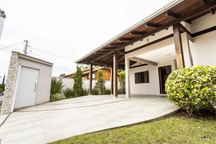 Casa com 4 Quartos à venda, 230m² no Margem Esquerda, Gaspar