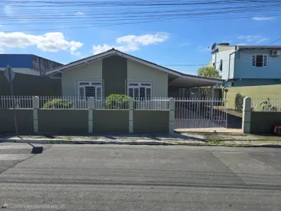 Casa com 3 Quartos para alugar, 160m² no São João, Itajaí