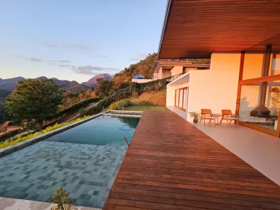 Casa de Condomínio com 4 Quartos à venda, 450m² no Itaipava, Petrópolis