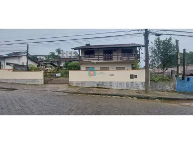 Sobrado com 3 Quartos à venda, 220m² no Floresta, Joinville