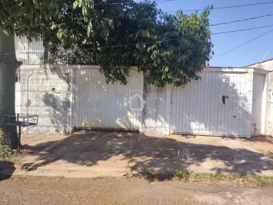 Casa com 3 Quartos à venda, 241m² no Amambaí, Campo Grande