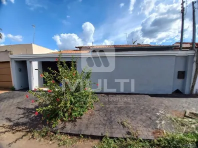 Casa com 3 Quartos para alugar, 270m² no Cidade Jardim, Uberlândia