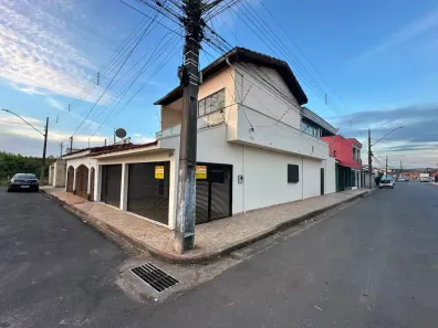 Casa com 4 Quartos para alugar, 200m² no Foch II, Pouso Alegre