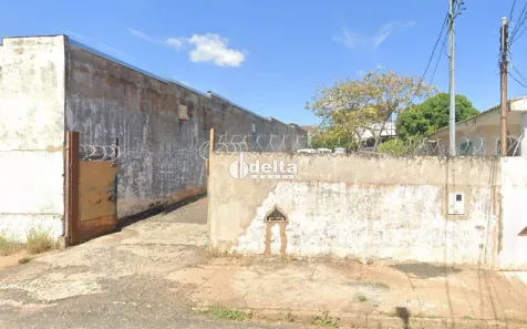 Ponto Comercial com 3 Quartos à venda, 80m² no Osvaldo Rezende, Uberlândia