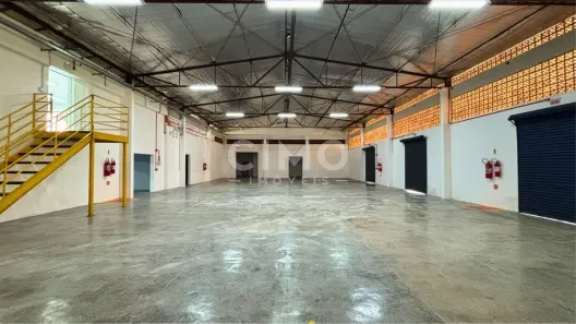 Galpão/Depósito/Armazém para venda ou aluguel, 1610m² no Ponta Aguda, Blumenau