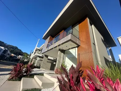 Casa de Condomínio com 3 Quartos à venda, 276m² no Vila Nova, Joinville