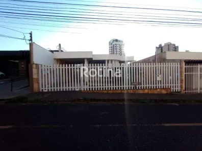 Prédio Comercial para alugar, 278m² no Fundinho, Uberlândia