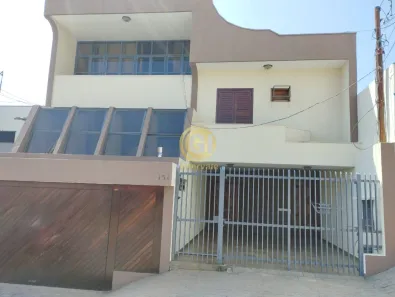 Sobrado com 5 Quartos à venda, 300m² no Centro, Jacareí