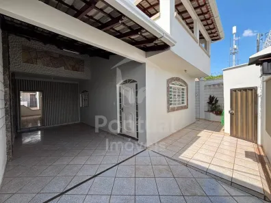 Casa com 4 Quartos para alugar, 200m² no Tibery, Uberlândia