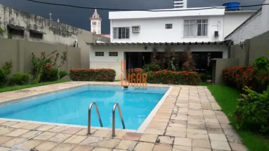 Casa com 7 Quartos para alugar, 400m² no São Brás, Belém