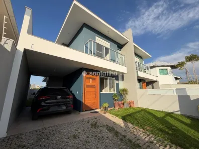 Casa com 3 Quartos à venda, 135m² no Carianos, Florianópolis