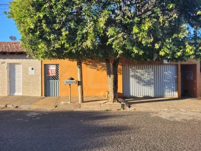 Casa com 2 Quartos para alugar, 45m² no Presidente Roosevelt, Uberlândia