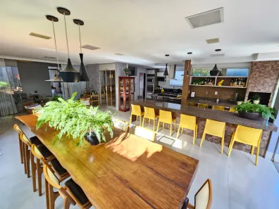 Sobrado com 4 Quartos à venda, 400m² no Jardins Valência, Goiânia