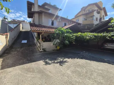 Casa com 3 Quartos à venda, 235m² no Trindade, Florianópolis