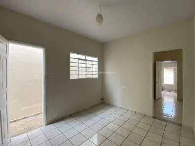 Casa com 3 Quartos para alugar, 95m² no São Benedito, Uberaba