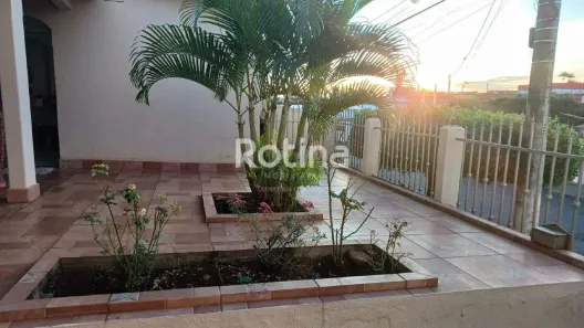 Casa com 3 Quartos à venda, 129m² no Lourdes, Uberlândia