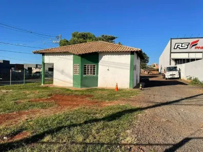 Sala Comercial para alugar, 2000m² no Parque das Laranjeiras, Uberaba