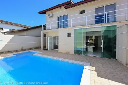 Sobrado com 3 Quartos à venda, 215m² no Parque Balneario Oasis, Peruíbe