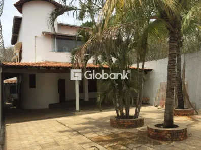 Casa com 3 Quartos à venda, 230m² no Ibituruna, Montes Claros