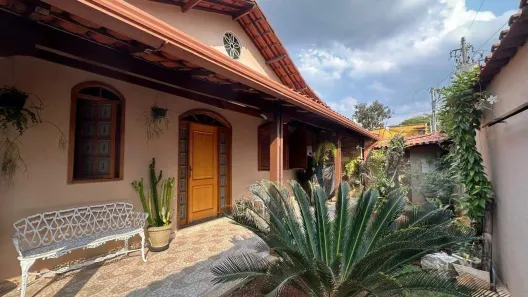 Casa com 6 Quartos à venda, 275m² no Betânia, Belo Horizonte
