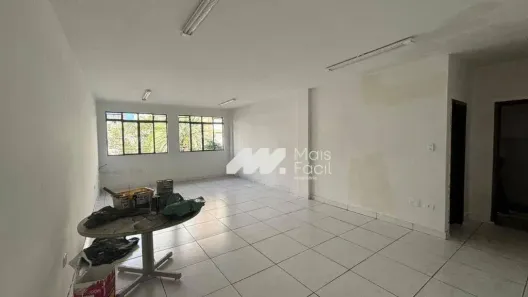 Sala Comercial para alugar, 34m² no Zona 07, Maringá