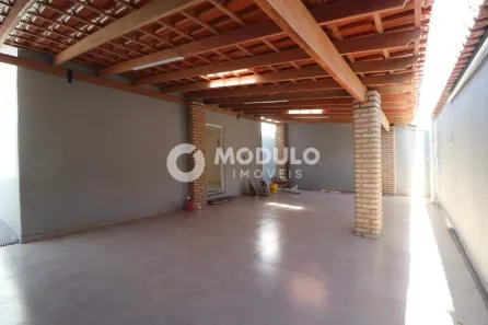 Casa com 3 Quartos para alugar, 200m² no Jardim Brasília, Uberlândia