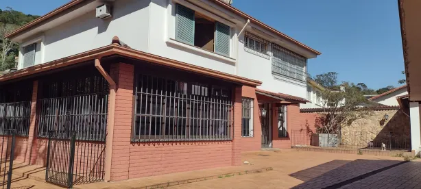 Casa com 4 Quartos à venda, 359m² no Valparaíso, Petrópolis