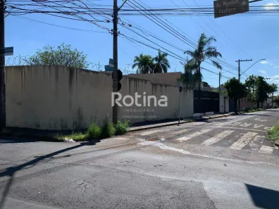 Prédio Comercial com 4 Quartos para alugar, 300m² no Fundinho, Uberlândia