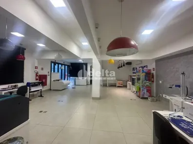 Ponto Comercial para alugar, 1100m² no Bom Jesus, Uberlândia