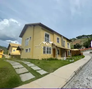 Casa de Condomínio com 4 Quartos à venda, 213m² no Itaipava, Petrópolis