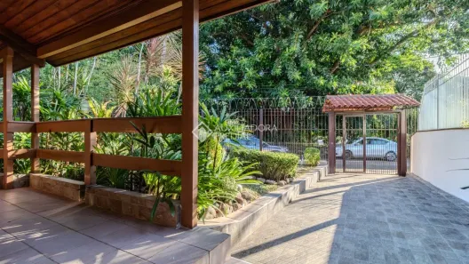 Casa com 3 Quartos à venda, 300m² no Passo da Areia, Porto Alegre