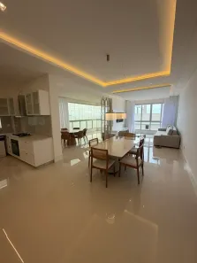 Apartamento com 4 Quartos para alugar, 180m² no Meia Praia, Itapema