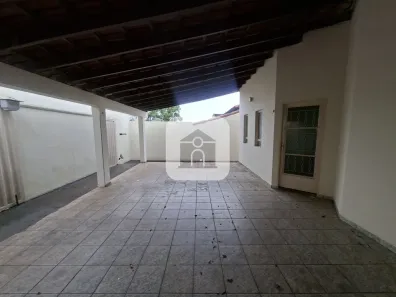 Casa com 3 Quartos para alugar, 130m² no Dona Zulmira, Uberlândia