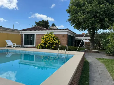 Casa com 3 Quartos à venda, 245m² no Laranjal, Pelotas