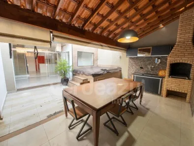 Sobrado com 3 Quartos à venda, 150m² no Parque Novo Mundo, Americana