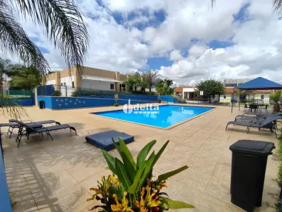 Casa de Condomínio com 3 Quartos para alugar, 100m² no Aclimação, Uberlândia