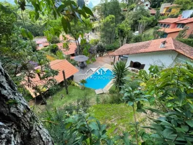 Casa de Condomínio com 4 Quartos à venda, 180m² no Itaipava, Petrópolis