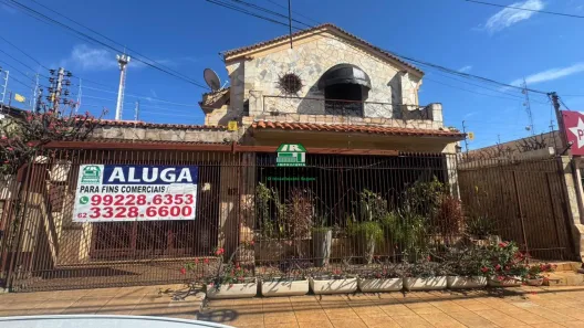Imóvel Comercial com 2 Quartos para alugar, 400m² no Centro, Anápolis