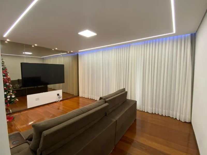 Casa com 4 quartos — Santa Mônica, Belo Horizonte