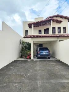 Sobrado com 3 Quartos à venda, 125m² no Boa Vista-Castelão, Fortaleza