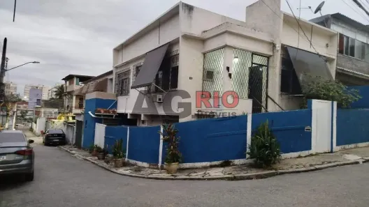 Casa com 5 Quartos à venda, 186m² no Vila Valqueire, Rio de Janeiro