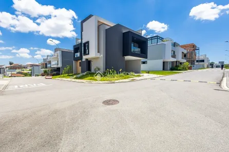 Casa de Condomínio com 3 Quartos à venda, 194m² no Santa Cândida, Curitiba