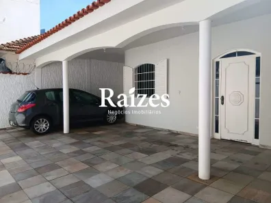Casa com 3 Quartos à venda, 240m² no Centro, Uberlândia