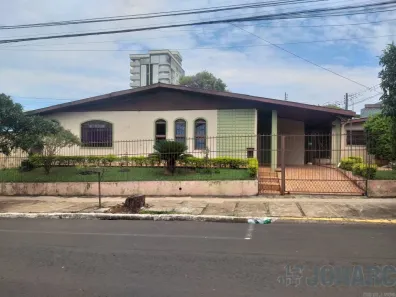 Casa com 3 Quartos para alugar, 98m² no Vila Vitória, Apucarana